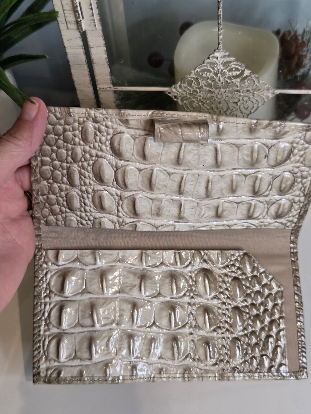 Brahmin Duxbury Set- Satchel, Wallet & Cheque Book Holder. - Picture 14 of 16
